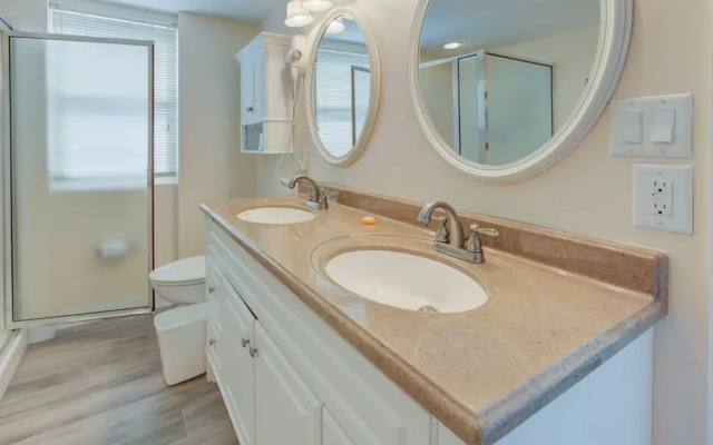 Pelican Beach Resort 1001