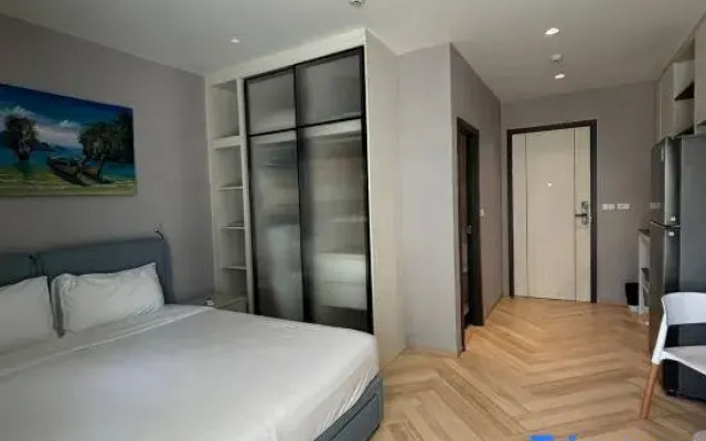 Title Legendary suite pool view E301