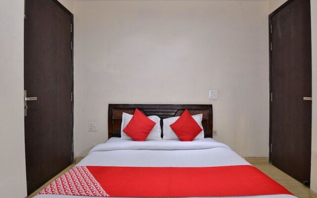 OYO 466 Hotel Lotus B&B