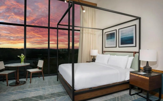 Merriweather Lakehouse, Autograph Collection