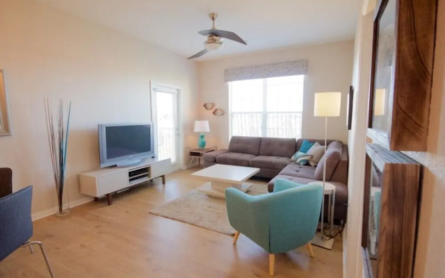 Executive Penthouse 3 Bedroom Condo by RedAwning