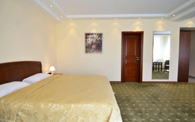 Platinum Hotel