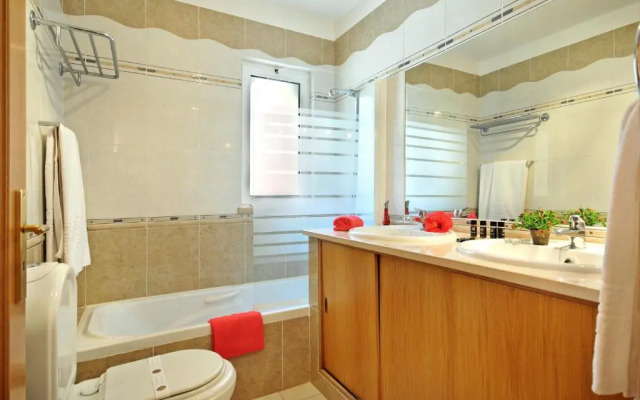 Jardim da Meia Praia Apartment