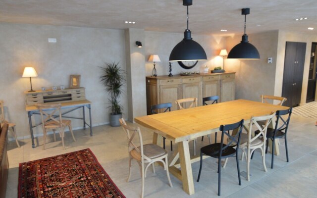 Modern Villa with Shared Pool Nearby Saint-Hubert