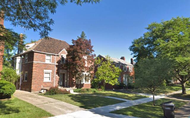 Spacious Luxury home, 5 min to Detroit golf club/ 4 car free parking!