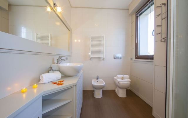 Sole di Meina Pool and Lake View