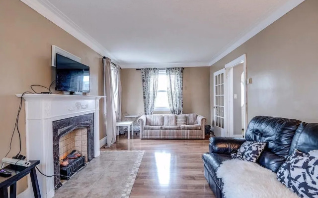 Convenient & Comfortable Manor