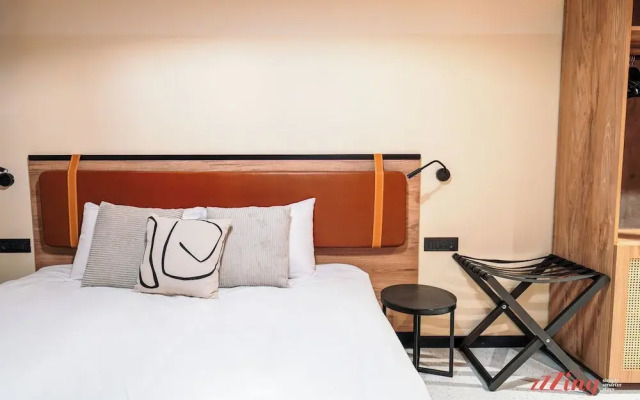 Stuart Rooms by Zzzing