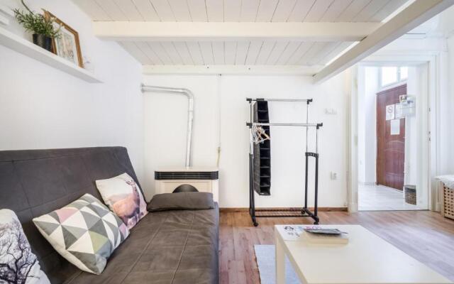 BpR Vinyl Style Studio Home with A/C