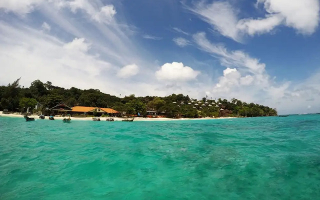 Phi Phi Long Beach Bungalow