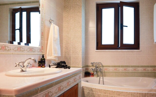 Private Pool Luxurious Villa with Parking & BBQ