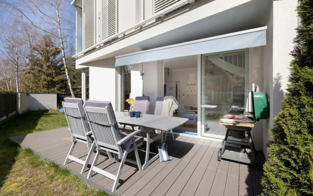 Four Seasons Apartment by Renters