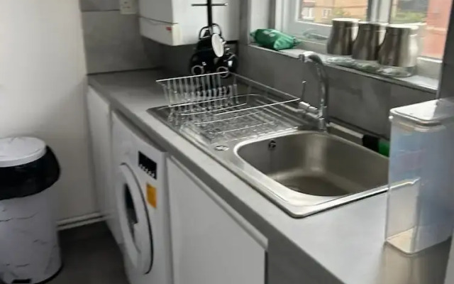 Enchanting Enfield Studio Free Parking