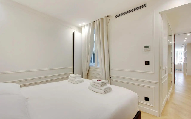 Stunning apartment with view at the very heart of Paris
