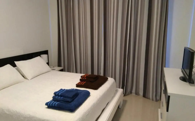 Ocean Front Apartment (WiFi)