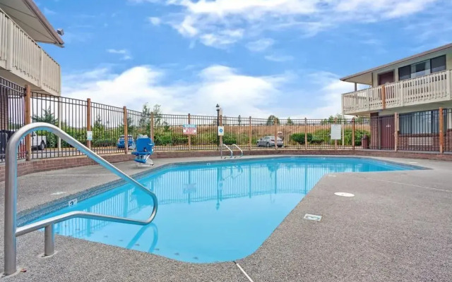 Howard Johnson Inn Kent