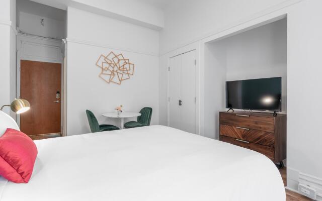 La Monarca Hotel Units 405