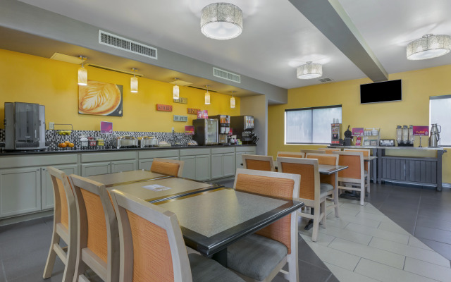 Best Western Plus The Four Corners Inn