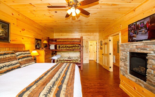 Foxwood Mansion Fourteen Bedroom Cabin