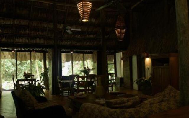 Las Cascadas Lodge