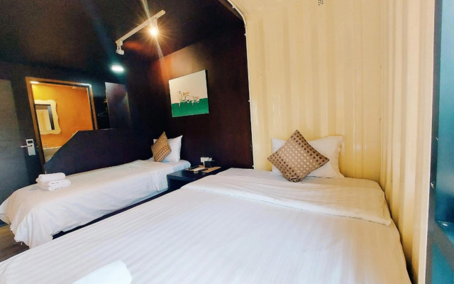 Retro Box Hotel