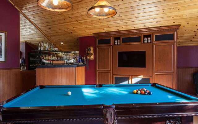 Pine View Lodge by Tahoe Mountain Properties