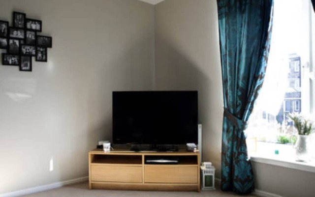 2 Bedroom Flat In Bonnington