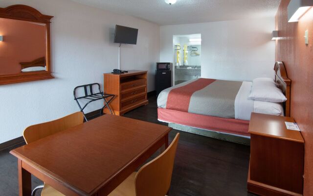 Motel 6 Montgomery, AL - Coliseum