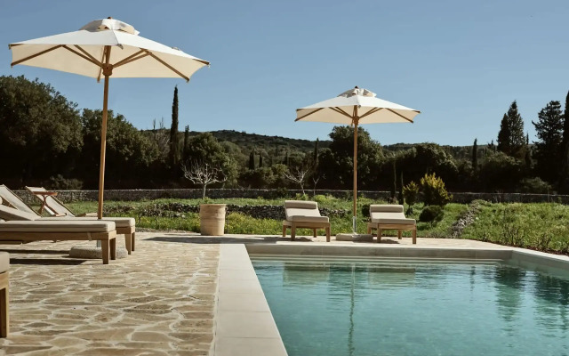 Alkis Farm And Residence