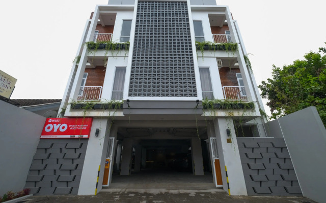 Super OYO Collection O 90023 Damar Kusumo Guest House