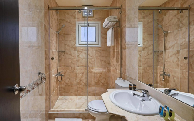Golden Carven Hotel