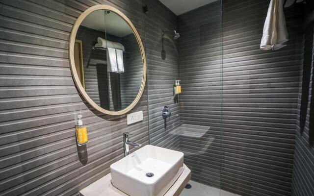 Bloom Hotel Juhu