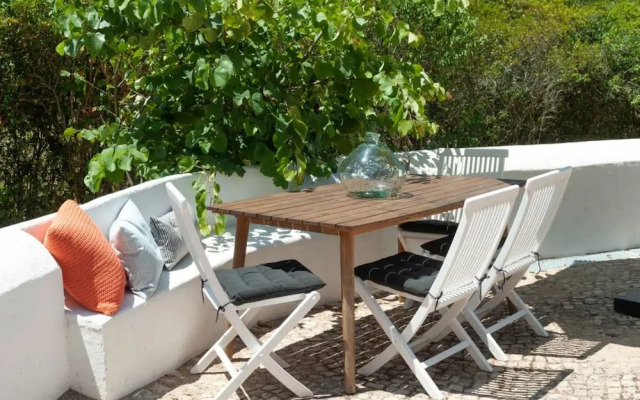 Pine Tree House in Azeit o