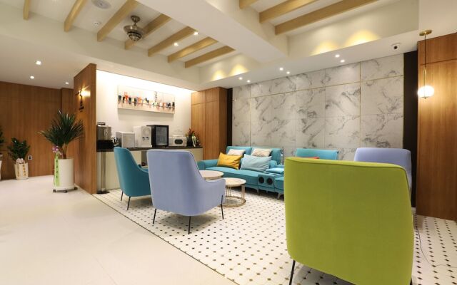 H Avenue Hotel