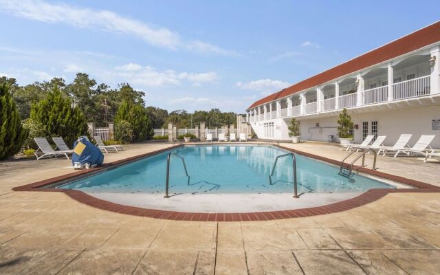 Gulf Hills Hotel & Resort