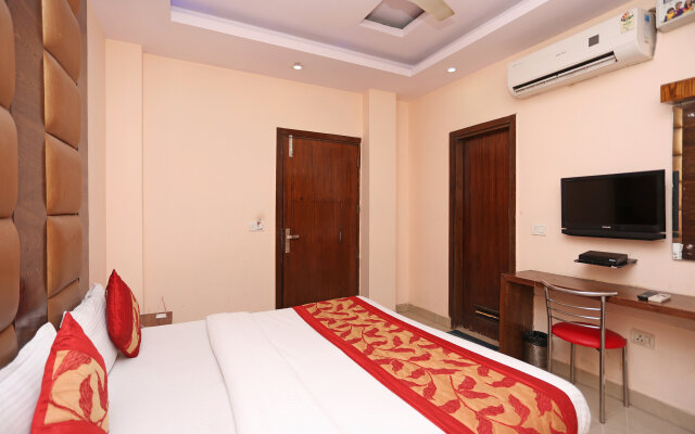 OYO 6096 Hotel Maharani Palace