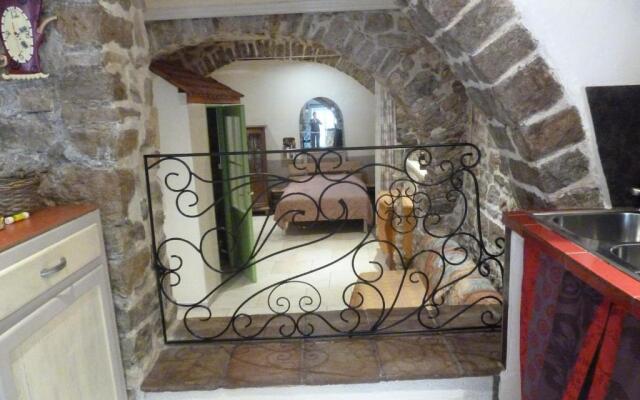 Atypique-ancienne grange de 48 m²