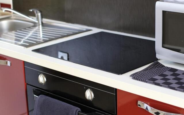 Coquet T2 ,terrasse,parking ,4 kms d Avignon