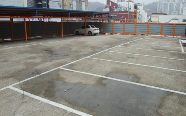 Sunrise Hill Tourist Hotel