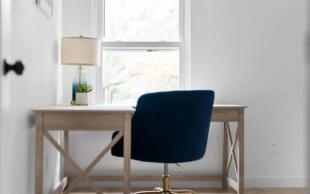 Chic 3-Bedroom Getaway in Central Austin