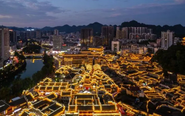 Yinfeng Hotel (Tongren High-speed Railway Station)