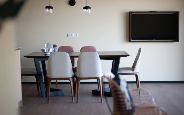Nice Hill Lodge, 2 Bathrooms, Near Maastricht