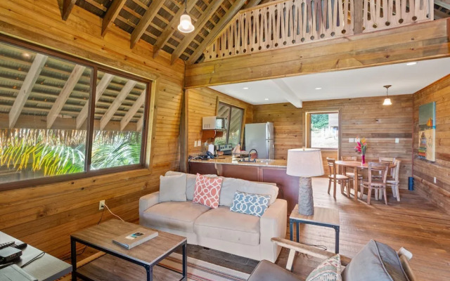 The Island Hub at Red Frog Beach Resort
