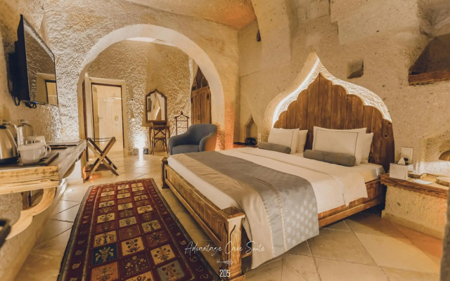 Nino Cave Suites