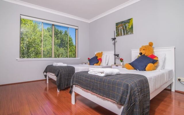 Rustic Hardwood 2 Bedroom Apartment in Randwick