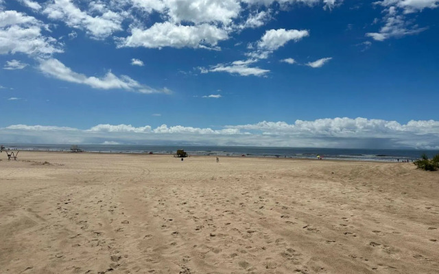 rojo 2 cuadras del mar