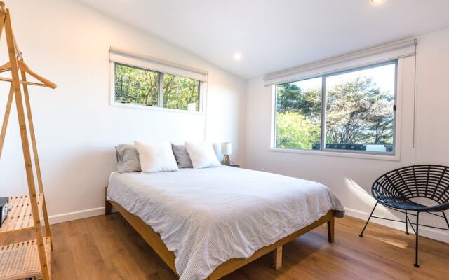 Family Friendly Home with Tree Top Vista