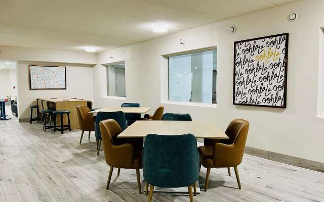 Comfort Inn & Suites