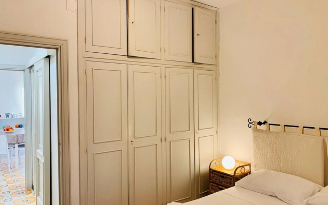 Beachfront Three Room Apartment With Garden Ostrica