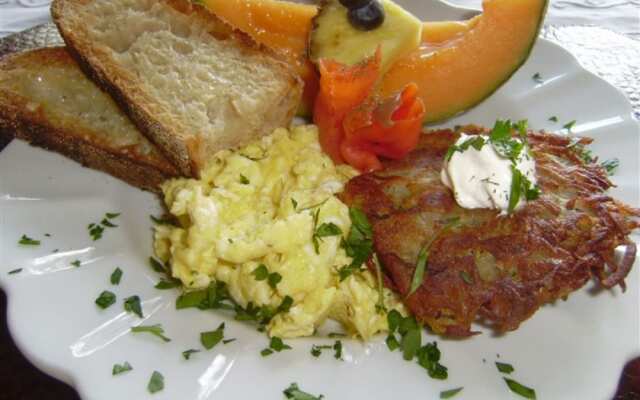 Catalina Park Inn Bed and Breakfast